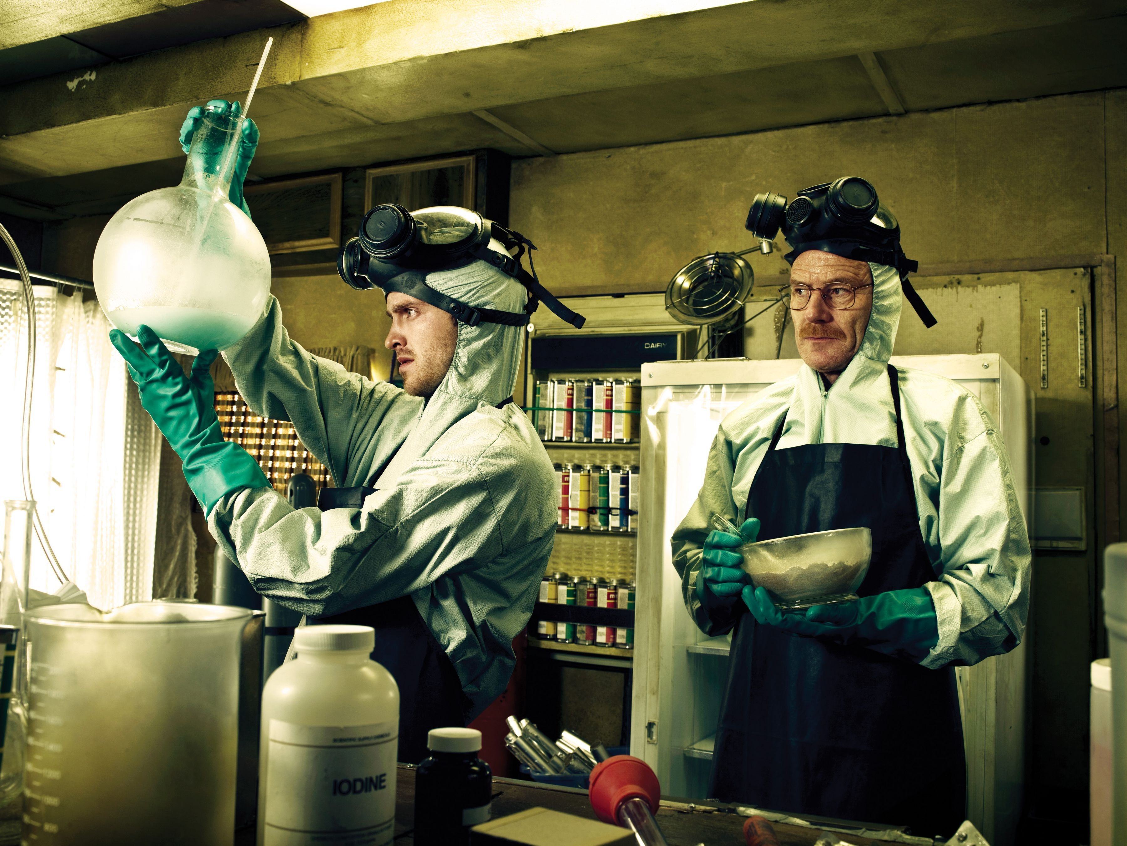 breaking_bad_vo_vse_tyazhkie_uolter_uayt_dzhessi_pinkman_laboratoriya_himiki_metamfetamin_3600x2702